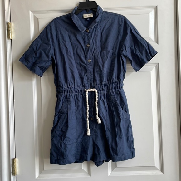 Universal Thread Pants - Navy blue shorts jumpsuit. Size- medium Brand- Universal Thread